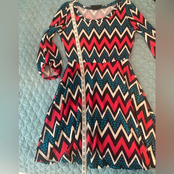PEACH LOVE CREAM CALIFORNIA Chevron Dress Blue Pink Black White Size M - Picture 7 of 9